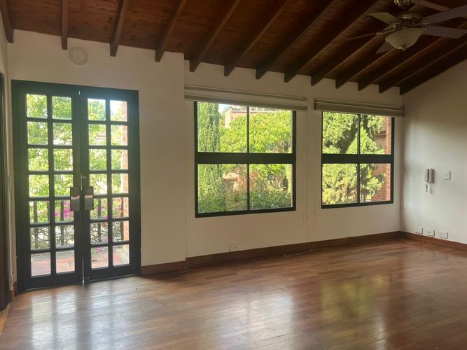 Casa de 3 alcobas en venta en Loma Benedictinos, Envigado, 370 m² · foto 3 de 14
