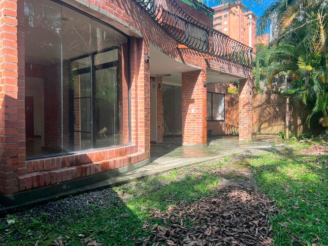 Casa de 3 alcobas en venta en Loma Benedictinos, Envigado, 370 m² · foto 14 de 14