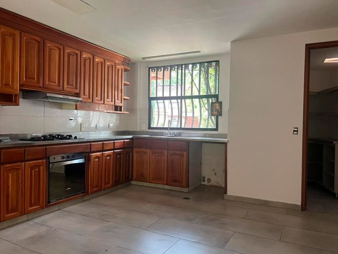 Casa de 3 alcobas en venta en Loma Benedictinos, Envigado, 370 m² · foto 8 de 14