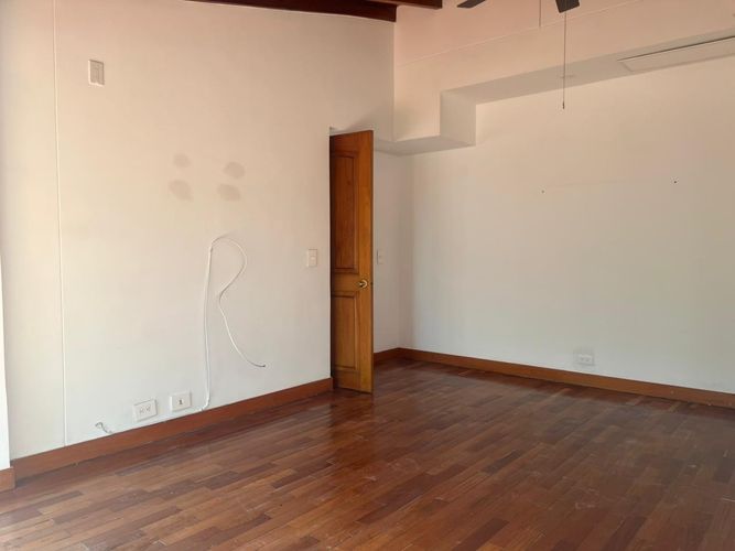Casa de 3 alcobas en venta en Loma Benedictinos, Envigado, 370 m² · foto 10 de 14