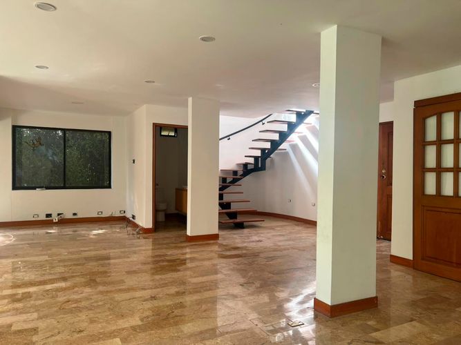 Casa de 3 alcobas en venta en Loma Benedictinos, Envigado, 370 m² · foto 4 de 14