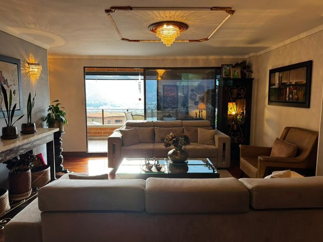 Apartamento de 3 alcobas en venta en El Poblado, Medellín, 224 m² · foto 2 de 19