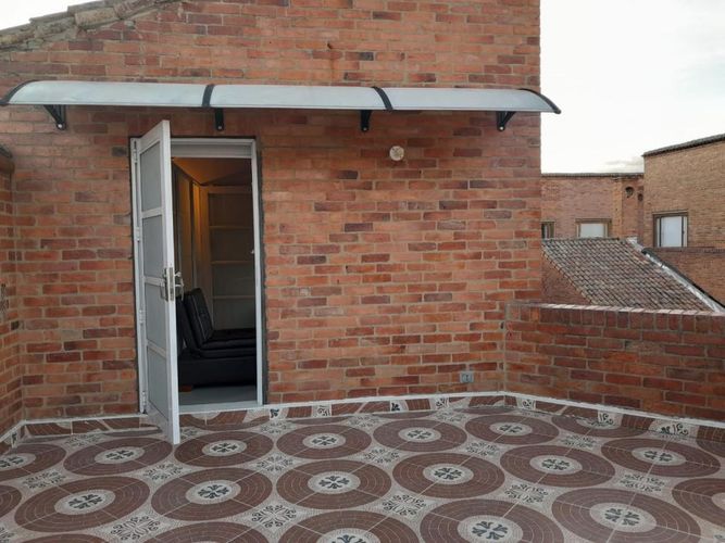 Casa de 5 alcobas en venta en Laura Vicuña, Chía, 257 m² · foto 2 de 24
