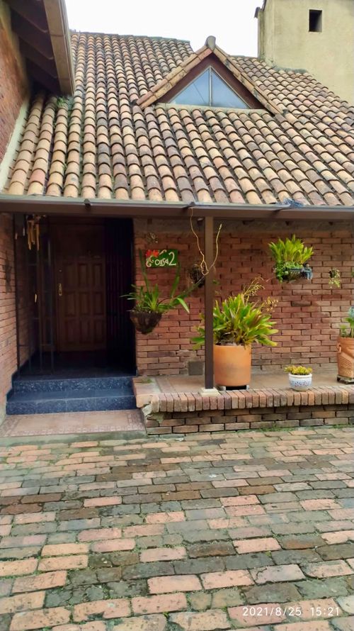 Casa de 4 alcobas en venta en San Jose De Bavaria, Bogotá, 198 m² · foto 2 de 24