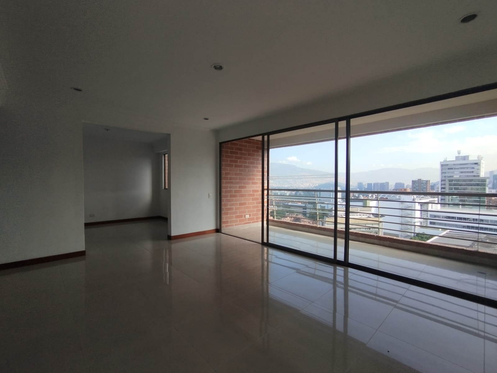 Apartamento en arriendo en El Poblado, Medellín · foto 2 de 13