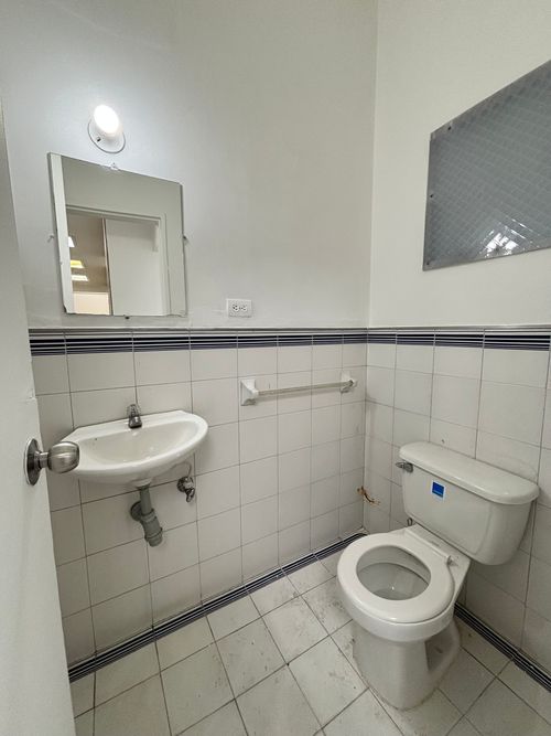 Local en arriendo en Villa Nueva, Medellín, 210 m² · foto 5 de 9