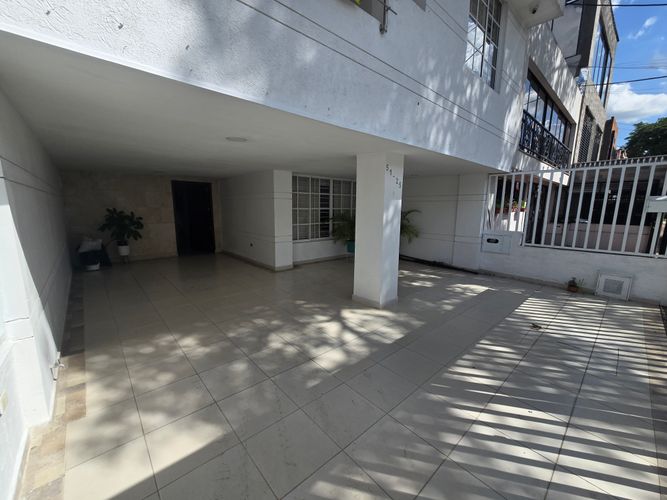 Casa de 5 alcobas en venta en Camino Real, Cali, 280 m² · foto 2 de 24