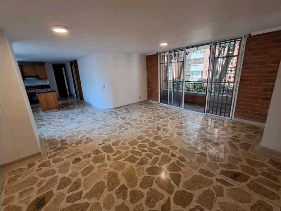 Apartamento en arriendo en La Castellana, Medellín · foto 3 de 20