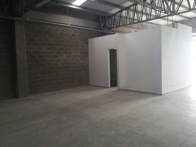 Bodega en arriendo en Suramérica, Itagüí, 542 m² · foto 2 de 10