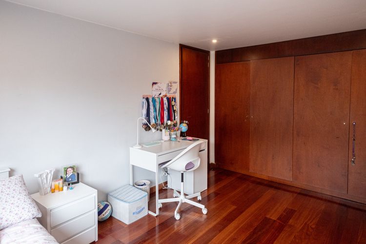 Apartamento de 3 alcobas en venta en Los Rosales, Bogotá, 218 m² · foto 10 de 21