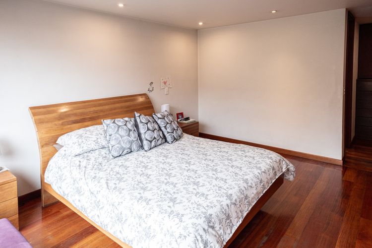 Apartamento de 3 alcobas en venta en Los Rosales, Bogotá, 218 m² · foto 16 de 21