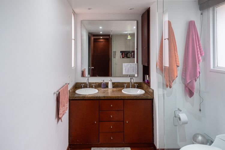 Apartamento de 3 alcobas en venta en Los Rosales, Bogotá, 218 m² · foto 17 de 21