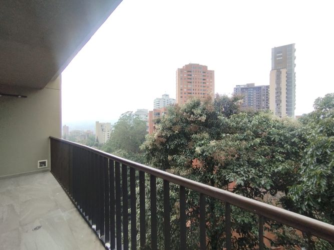 Apartamento de 2 alcobas en arriendo en Urbanización Las Cumbres, Medellín, 105 m² · foto 2 de 14