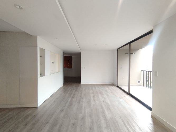 Apartamento de 2 alcobas en arriendo en Urbanización Las Cumbres, Medellín, 105 m² · foto 3 de 14