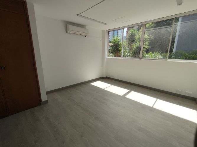 Oficina en arriendo en La Aguacatala, Medellín, 45 m² · foto 13 de 17
