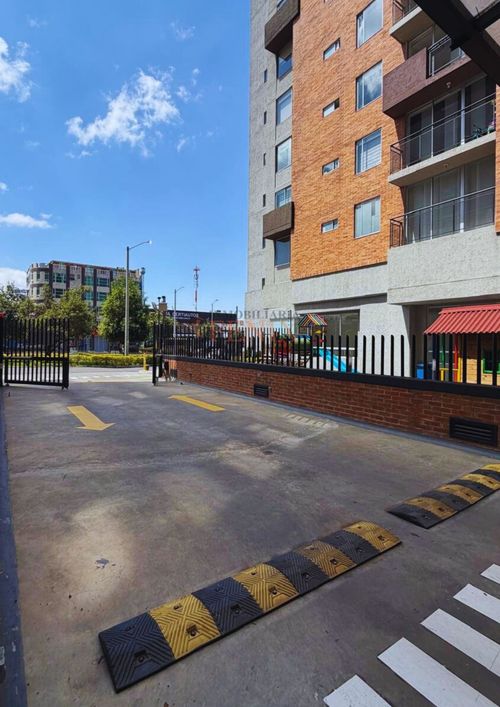 Apartamento de 3 alcobas en venta en Verbenal San Antonio, Bogotá, 66 m² · foto 2 de 17