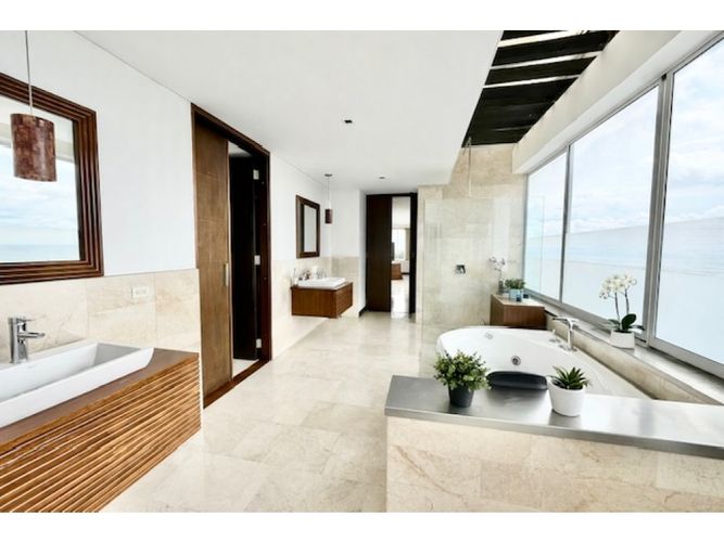 Casa de 7 alcobas en venta en Menga, Yumbo, 1068 m² · foto 7 de 18