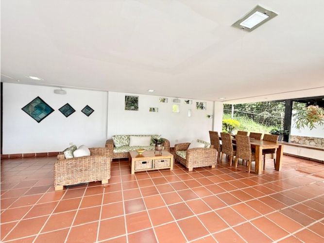 Casa de 7 alcobas en venta en Menga, Yumbo, 1068 m² · foto 11 de 18