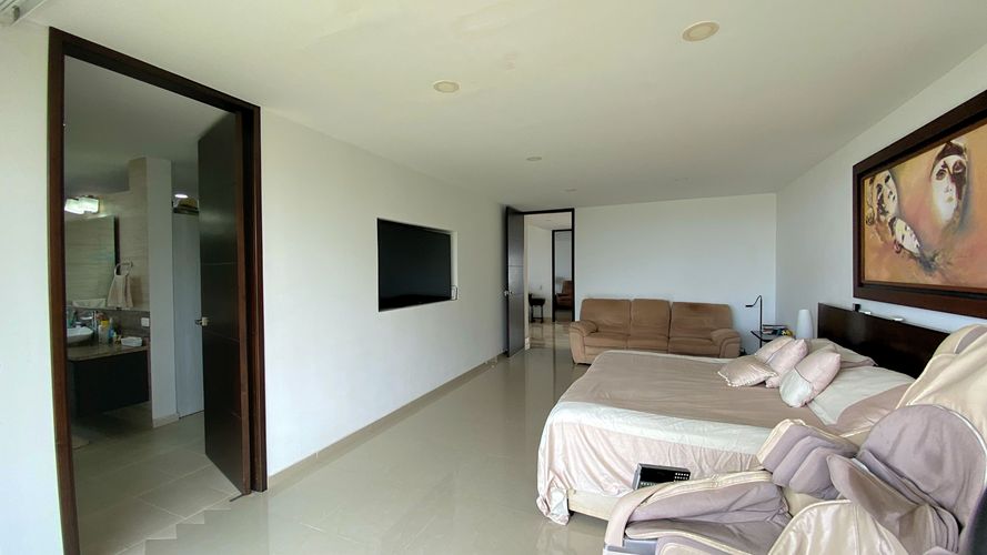 Casa de 7 alcobas en venta en Ruitoque Condominio, Floridablanca, 600 m² · foto 2 de 19
