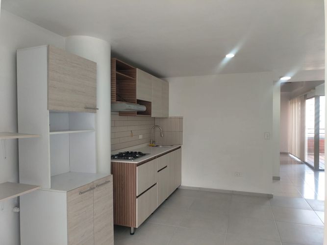 Apartamento de 3 alcobas en arriendo en El Poblado, Medellín, 230 m² · foto 6 de 16