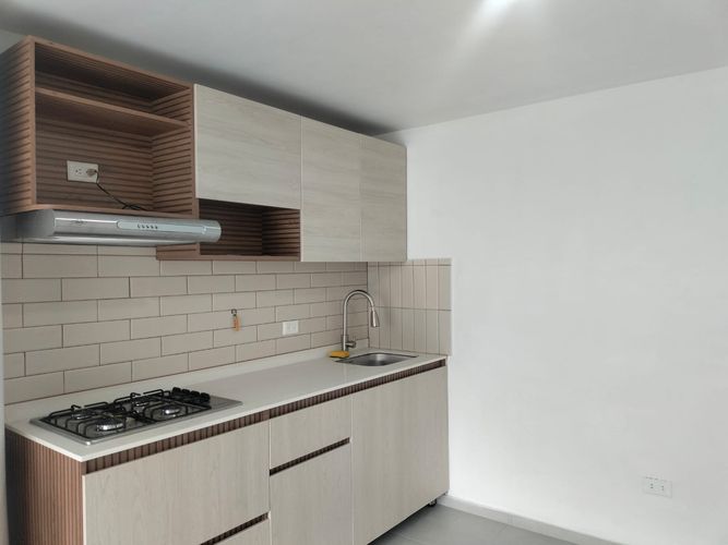 Apartamento de 3 alcobas en arriendo en El Poblado, Medellín, 230 m² · foto 4 de 16