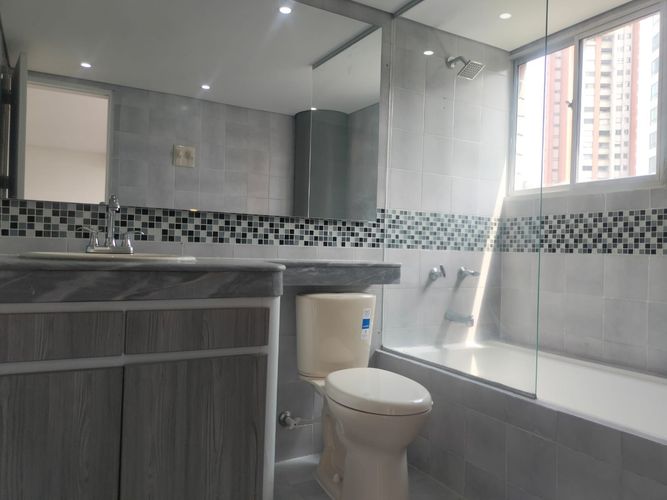 Apartamento de 3 alcobas en arriendo en El Poblado, Medellín, 230 m² · foto 16 de 16