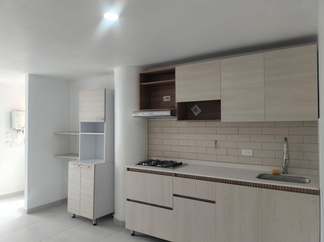 Apartamento de 3 alcobas en arriendo en El Poblado, Medellín, 230 m² · foto 5 de 16