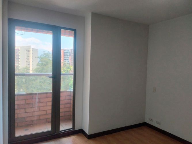 Apartamento de 3 alcobas en arriendo en El Poblado, Medellín, 128 m² · foto 13 de 16