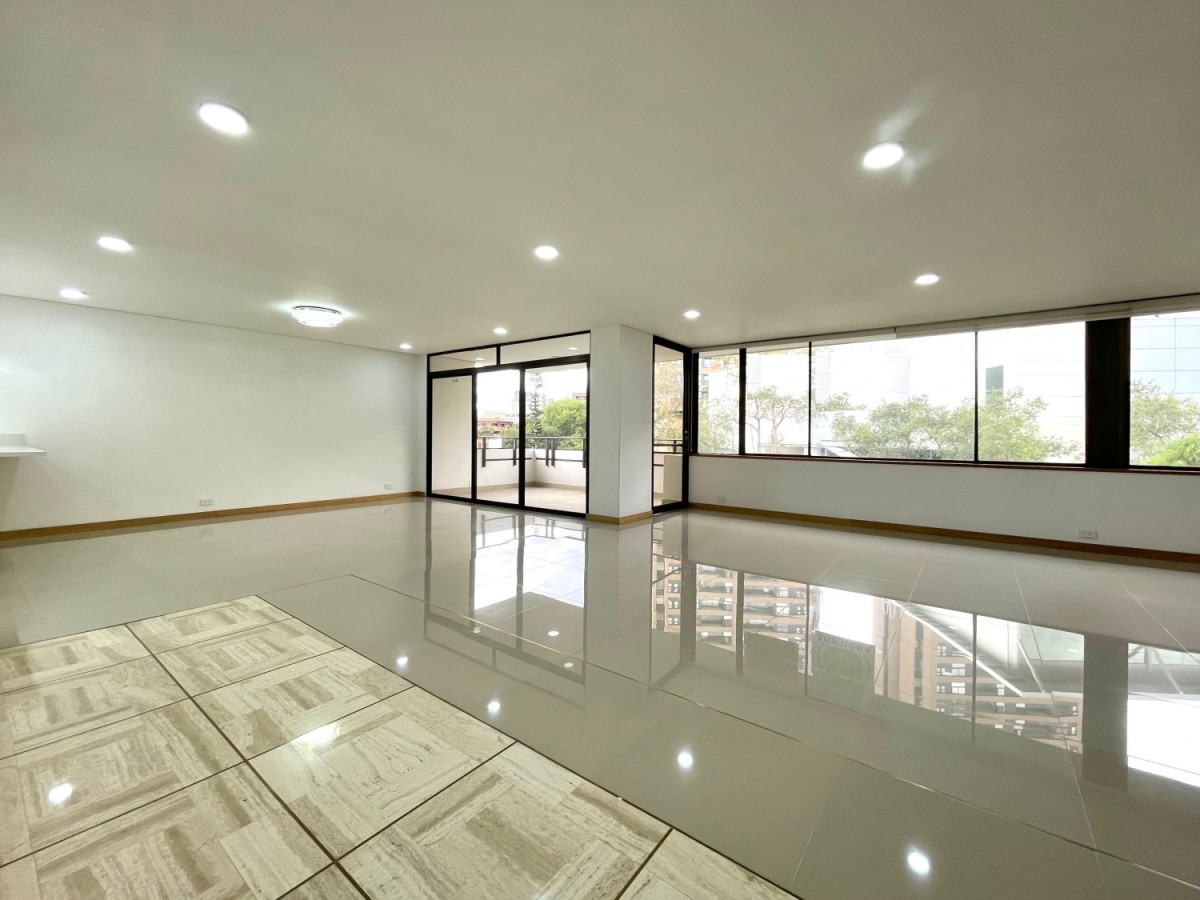 Apartamento en arriendo en El Poblado, Medellín · foto 2 de 24