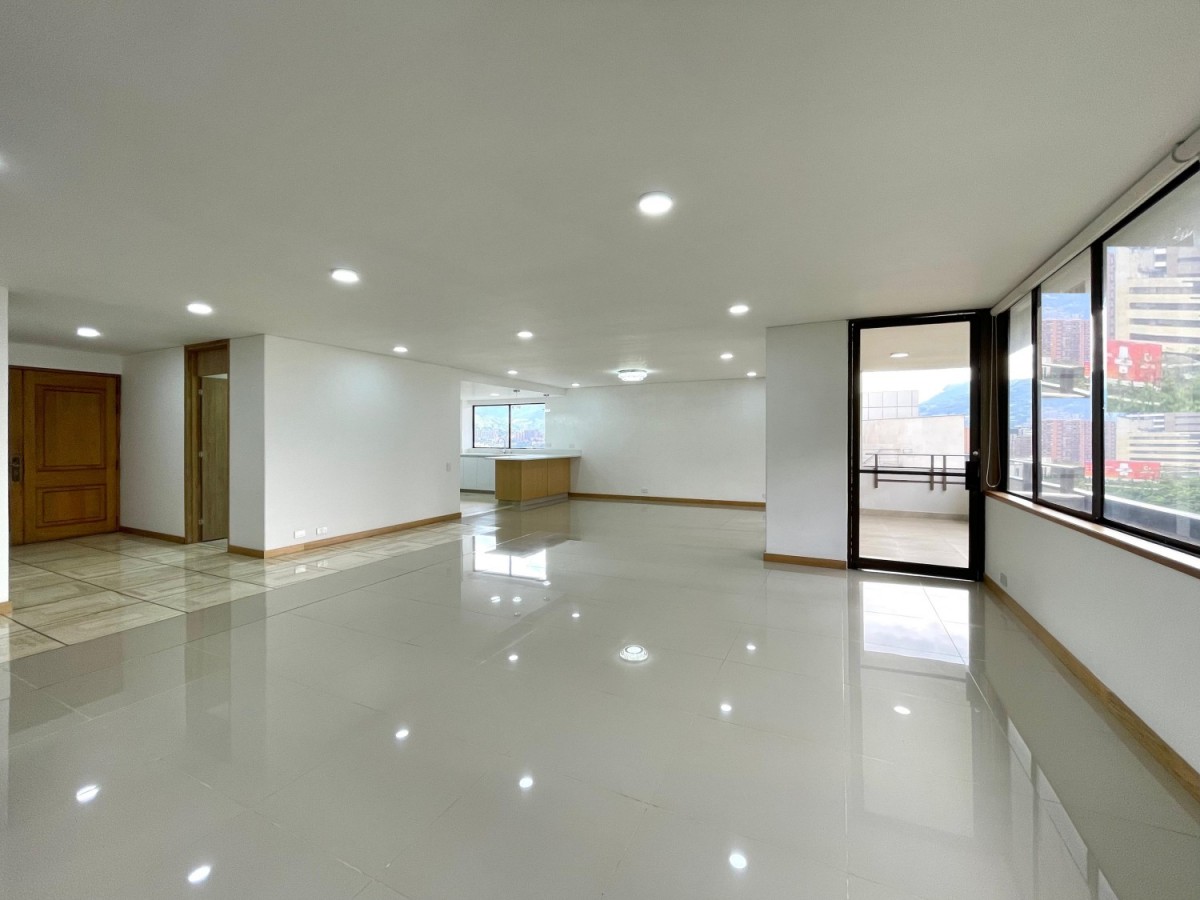 Apartamento en arriendo en El Poblado, Medellín · foto 3 de 24