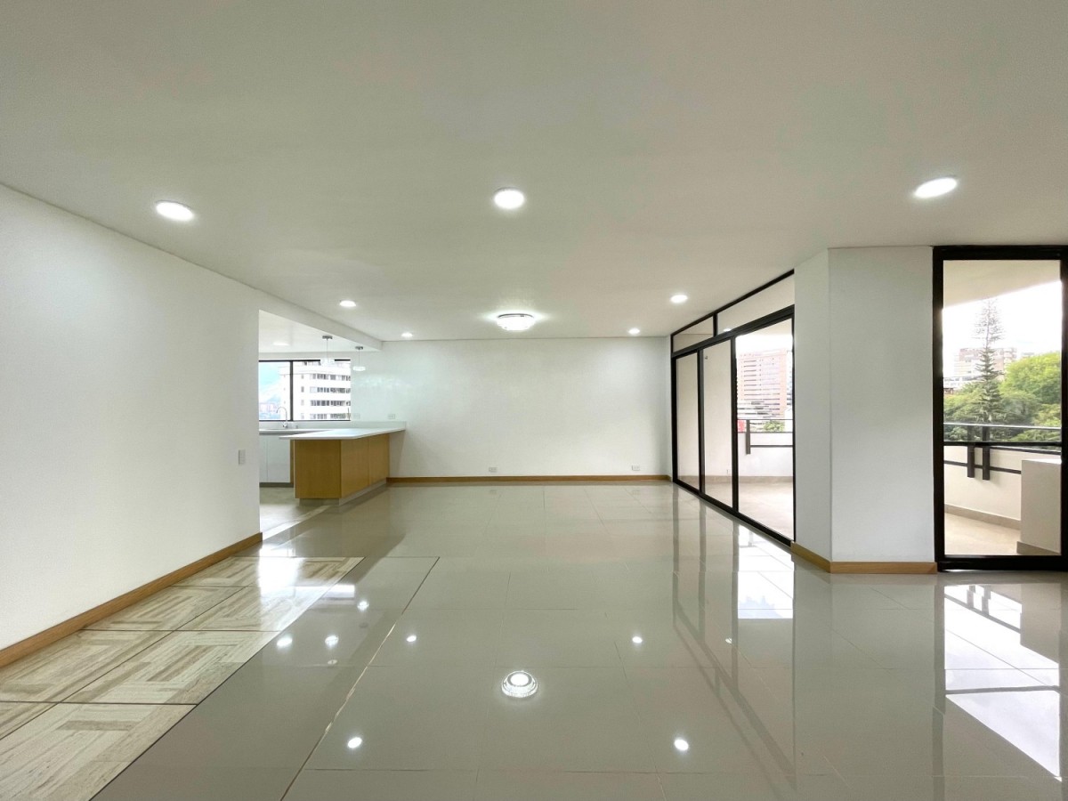 Apartamento en arriendo en El Poblado, Medellín · foto 5 de 24