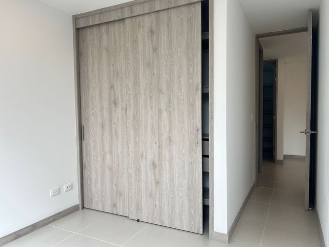 Apartamento de 2 alcobas en arriendo en Loma Del Esmeraldal, Envigado, 98 m² · foto 5 de 15
