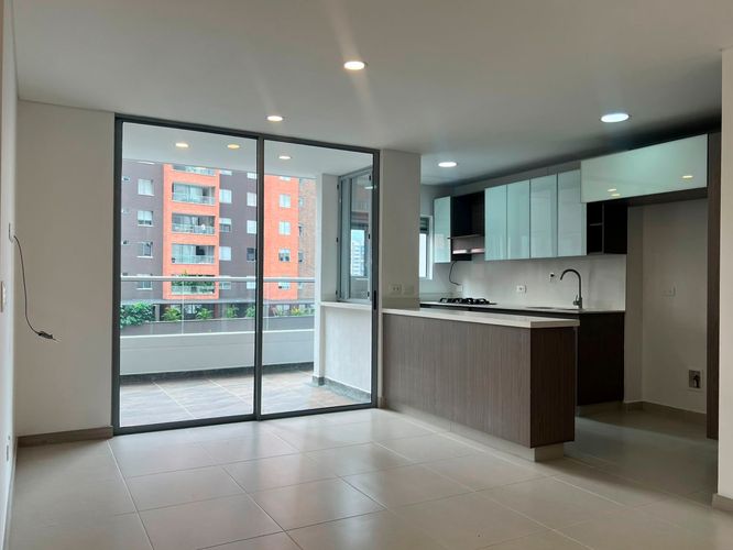 Apartamento de 2 alcobas en arriendo en Loma Del Esmeraldal, Envigado, 98 m² · foto 3 de 15
