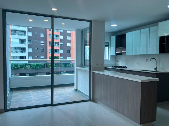 Apartamento de 2 alcobas en arriendo en Loma Del Esmeraldal, Envigado, 98 m² · foto 2 de 15