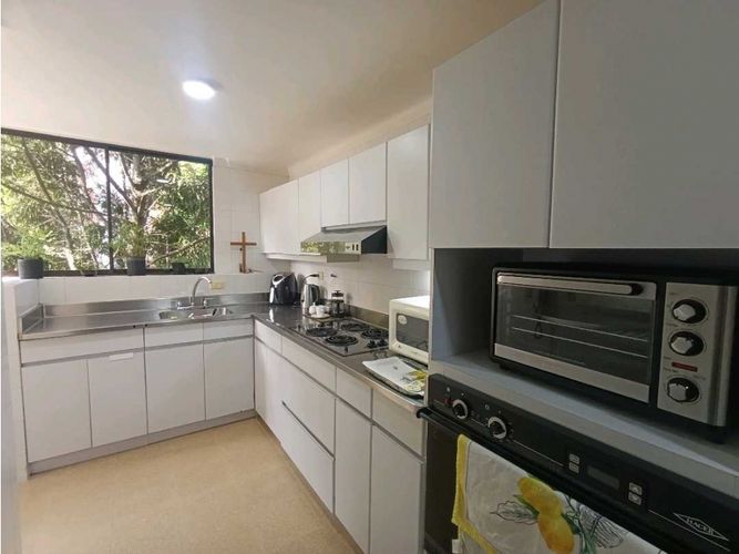 Apartamento de 3 alcobas en venta en La Florida, Medellín, 172 m² · foto 4 de 19