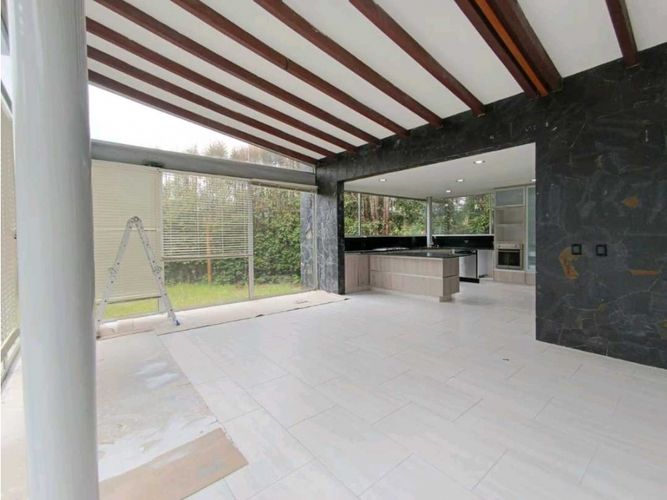 Casa de 5 alcobas en venta en Loma Del Escobero, Envigado, 400 m² · foto 3 de 24
