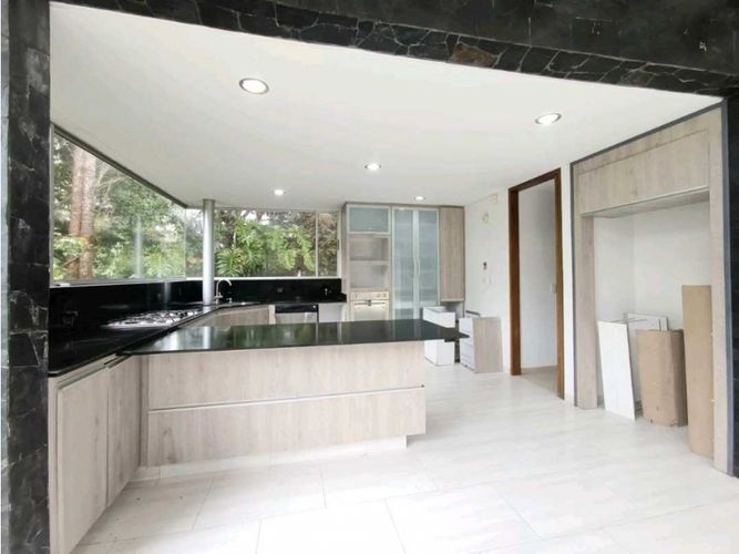 Casa de 5 alcobas en venta en Loma Del Escobero, Envigado, 400 m² · foto 12 de 24