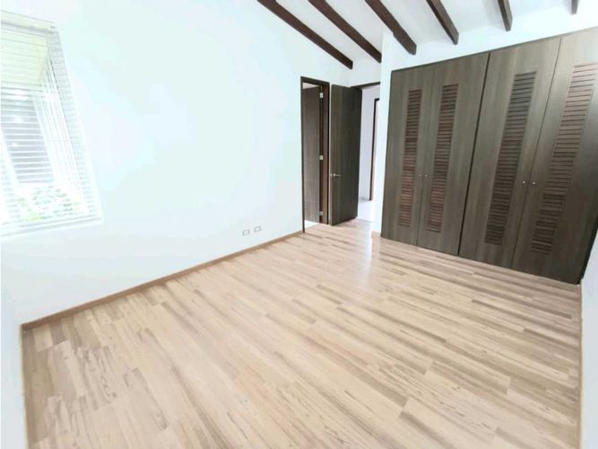 Casa de 5 alcobas en venta en Loma Del Escobero, Envigado, 400 m² · foto 17 de 24