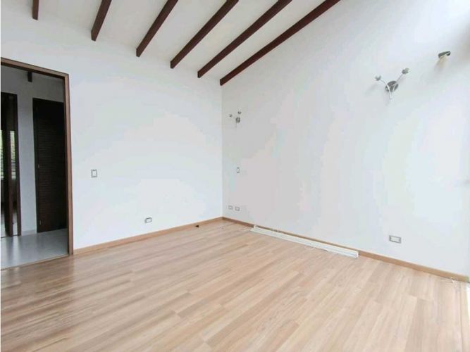 Casa de 5 alcobas en venta en Loma Del Escobero, Envigado, 400 m² · foto 22 de 24