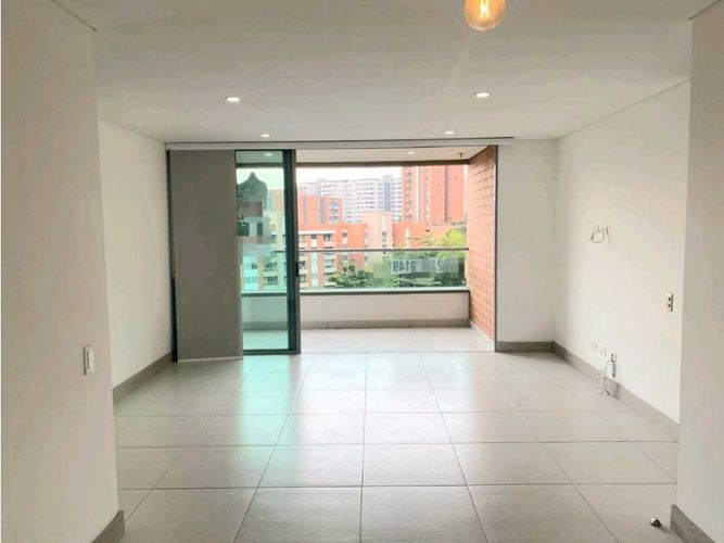 Apartamento de 3 alcobas en arriendo en Loma Del Esmeraldal, Envigado, 113 m² · foto 4 de 24
