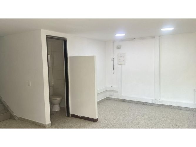 Bodega en arriendo en Trinidad, Medellín, 794 m² · foto 2 de 19