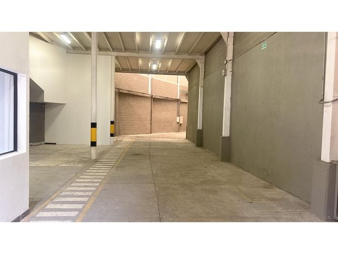 Bodega en arriendo en Trinidad, Medellín, 794 m² · foto 12 de 19