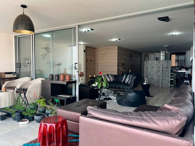 Apartamento de 3 alcobas en venta en La Pradera, Envigado, 206 m² · foto 2 de 15