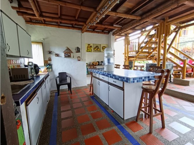 Casa de 8 alcobas en venta en El Caimo, Armenia, 575 m² · foto 3 de 24