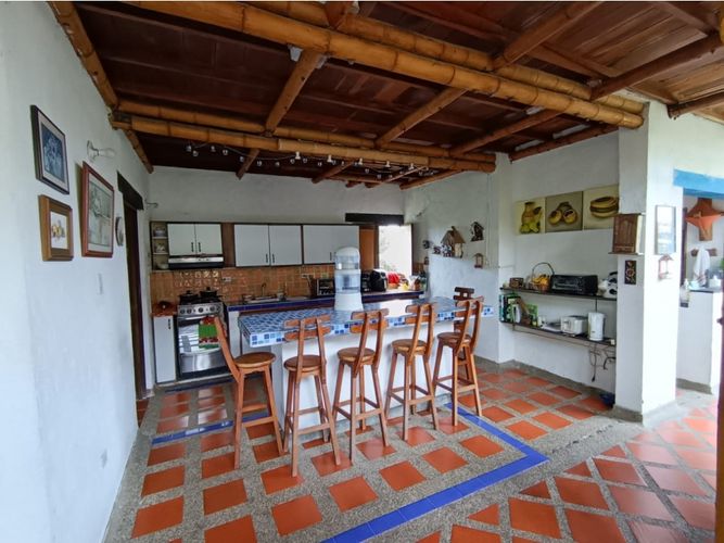Casa de 8 alcobas en venta en El Caimo, Armenia, 575 m² · foto 4 de 24