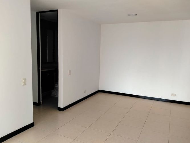 Apartamento de 3 alcobas en arriendo en El Poblado, Medellín, 84 m² · foto 3 de 14