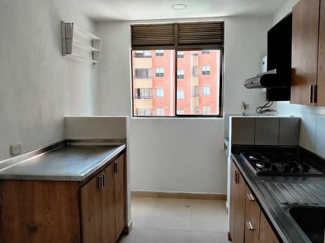 Apartamento de 3 alcobas en arriendo en El Poblado, Medellín, 84 m² · foto 2 de 14