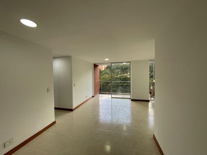 Apartamento de 3 alcobas en arriendo en Cumbres, Envigado, 80 m² · foto 4 de 19