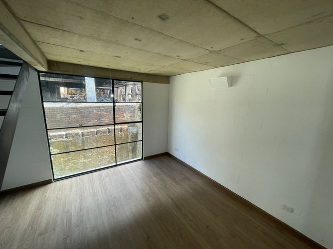 Apartaestudio en venta en Las Cruces, Bogotá, 37 m² · foto 2 de 24