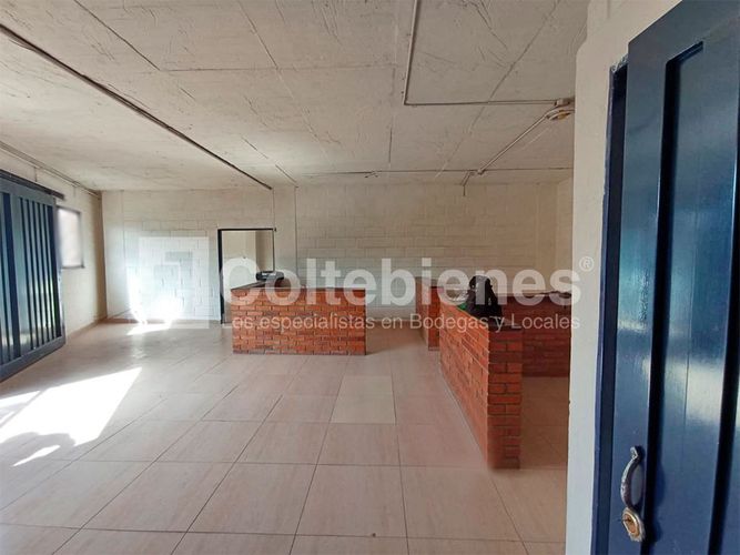 Bodega en arriendo en Trinidad, Medellín, 510 m² · foto 2 de 24